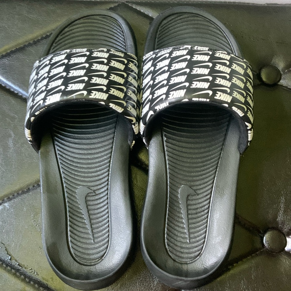 Great quality, ultimate comfort, and padding for the feet, worn only once to try